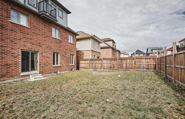 82 Mcroberts Cres, House detached with 5 bedrooms, 5 bathrooms and 6 parking in Clarington ON | Image 14