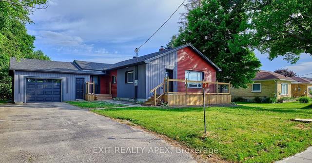 9 Balm Beach Rd W, House detached with 3 bedrooms, 1 bathrooms and 4 parking in Tiny ON | Image 1