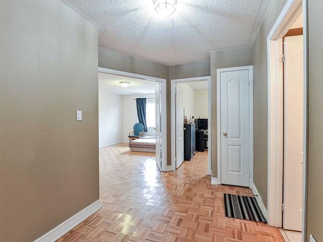 23 Wall St, House attached with 3 bedrooms, 3 bathrooms and 4 parking in Brampton ON | Image 7