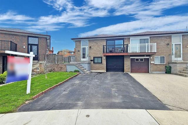 30 Primula Cres, House semidetached with 3 bedrooms, 2 bathrooms and 3 parking in Toronto ON | Image 32