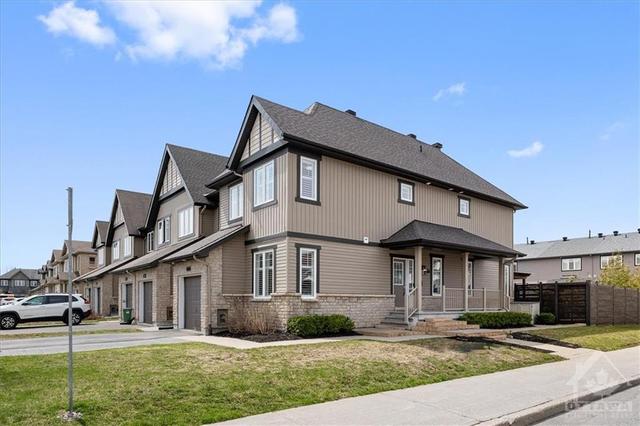 2192 Descartes Street, Townhouse with 3 bedrooms, 4 bathrooms and 3 parking in Ottawa ON | Image 2