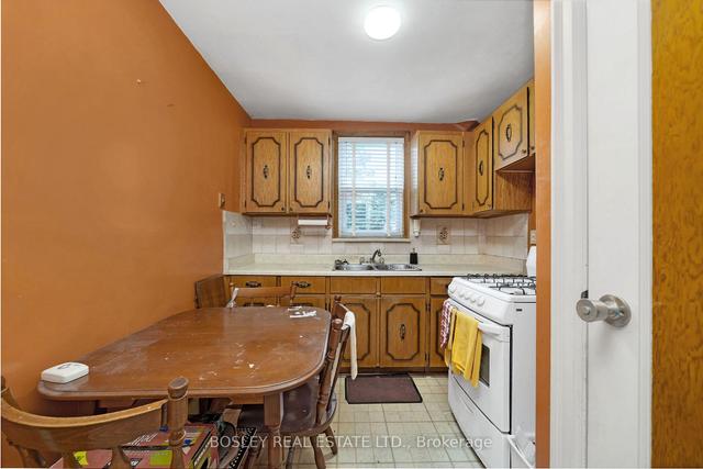 30 Yarrow Rd, House semidetached with 3 bedrooms, 1 bathrooms and 3 parking in Toronto ON | Image 3