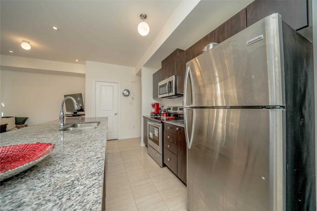 2633 Garrison Crossing Crct, Townhouse with 2 bedrooms, 2 bathrooms and 2 parking in Pickering ON | Image 3