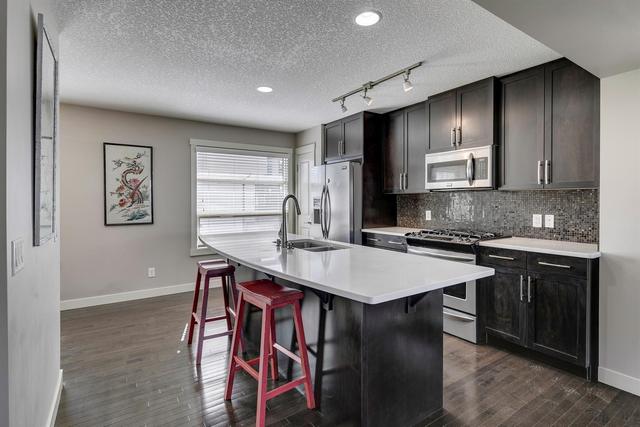 35 Aspen Hills Green Sw, Home with 2 bedrooms, 2 bathrooms and 2 parking in Calgary AB | Image 5