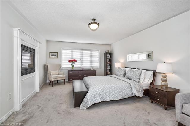 2429 Village Common, House attached with 3 bedrooms, 3 bathrooms and 2 parking in Oakville ON | Image 21