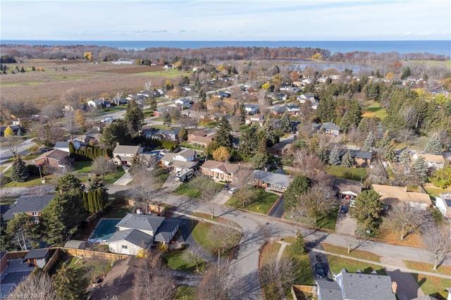 2 Confederation Drive, House detached with 4 bedrooms, 2 bathrooms and 5 parking in Niagara on the Lake ON | Image 42