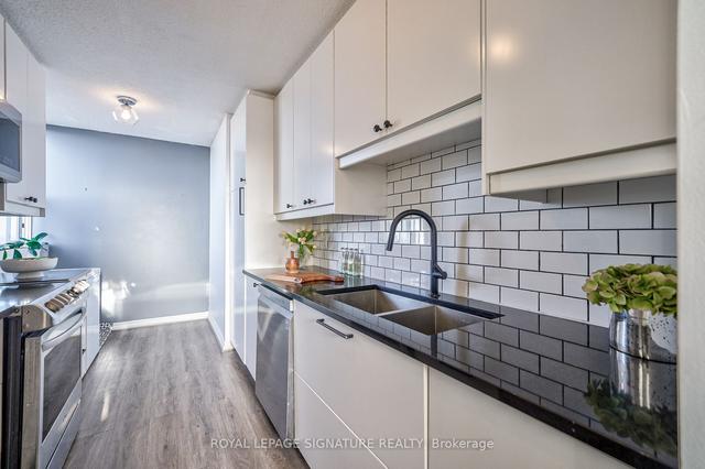 1603 - 205 Hilda Ave, Condo with 3 bedrooms, 2 bathrooms and 1 parking in Toronto ON | Image 4