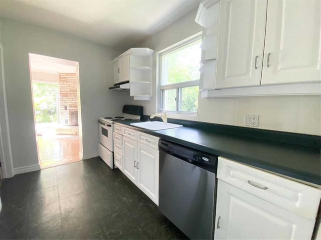 76 Twenty Fourth St, House detached with 2 bedrooms, 1 bathrooms and 4 parking in Toronto ON | Image 5