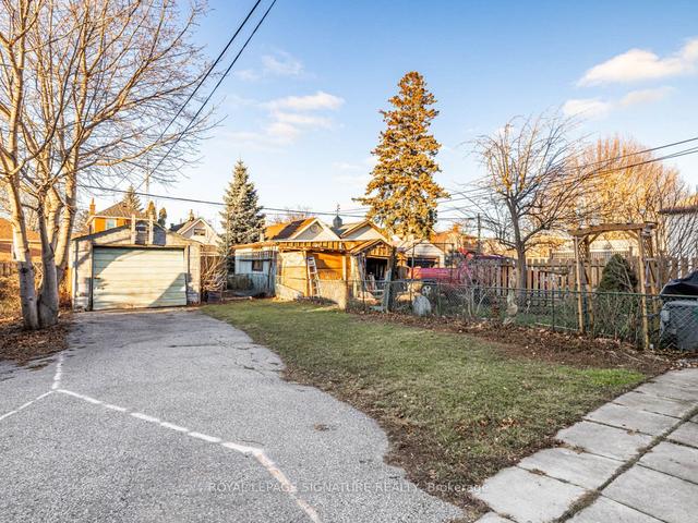 18 East Dr, House detached with 2 bedrooms, 2 bathrooms and 3 parking in Toronto ON | Image 30
