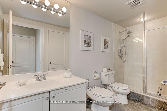 rg5 - 2 Clairtrell Rd, Condo with 2 bedrooms, 3 bathrooms and 2 parking in Toronto ON | Image 9