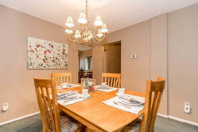 109 Poplar Cres, Condo with 4 bedrooms, 2 bathrooms and 2 parking in Aurora ON | Image 6