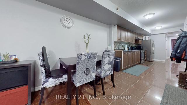 11 - 37 Four Winds Dr, Townhouse with 2 bedrooms, 1 bathrooms and 0 parking in Toronto ON | Image 3