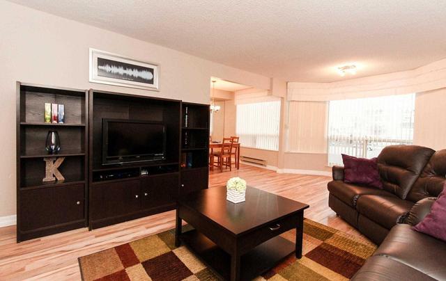 212 - 175 Cedar Ave, Condo with 2 bedrooms, 2 bathrooms and 1 parking in Richmond Hill ON | Image 5