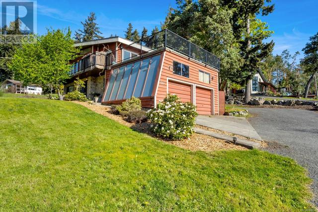 544 Windthrop Rd, House detached with 3 bedrooms, 3 bathrooms and 5 parking in Colwood BC | Image 2