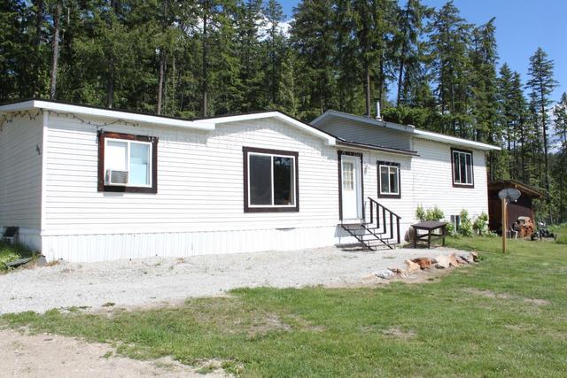880 Alexander Road, House detached with 3 bedrooms, 2 bathrooms and null parking in Central Kootenay K BC | Image 1