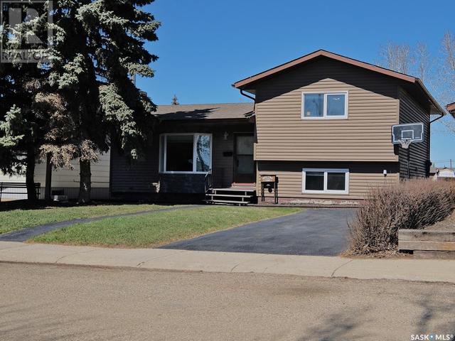 407 3rd Avenue E, House detached with 4 bedrooms, 2 bathrooms and null parking in Rosetown SK | Image 2