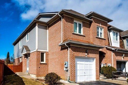 81 Ural Circ, House attached with 3 bedrooms, 3 bathrooms and 3 parking in Brampton ON | Image 2