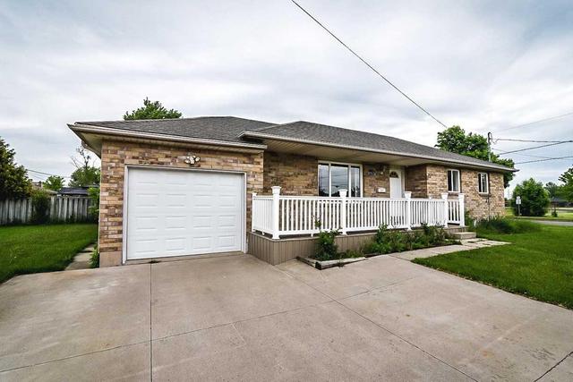 501 Sutherland Ave, House detached with 3 bedrooms, 2 bathrooms and 2 parking in Welland ON | Image 2