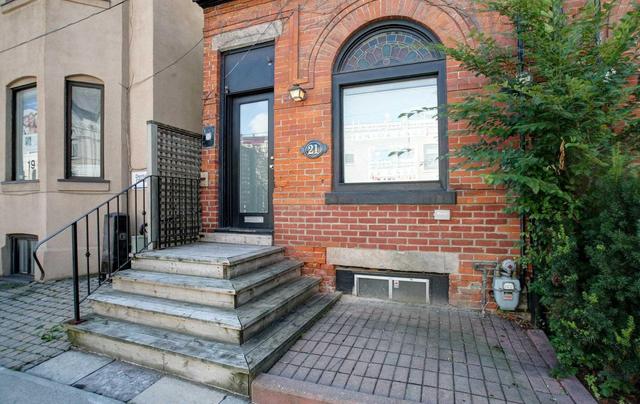 21 Belmont St, House semidetached with 3 bedrooms, 2 bathrooms and null parking in Toronto ON | Image 11