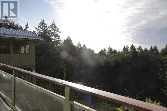 863 Walfred Rd, House detached with 2 bedrooms, 4 bathrooms and 4 parking in Langford BC | Image 25