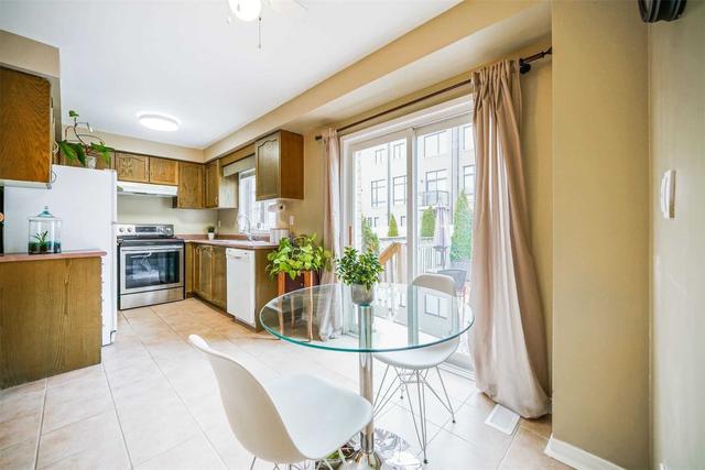 111 Timberwolf Cres, House attached with 3 bedrooms, 3 bathrooms and 3 parking in Vaughan ON | Image 3