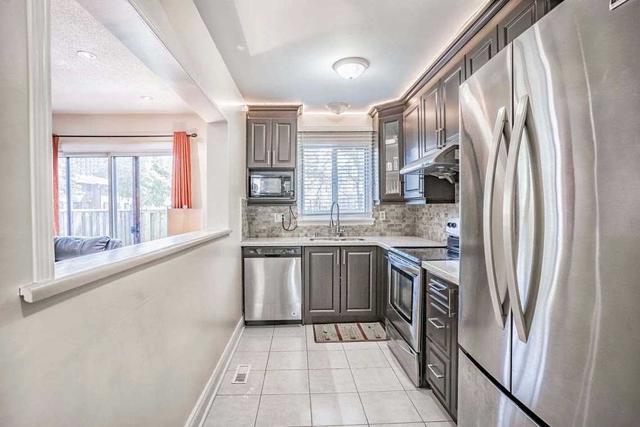 44 Fleetwood Cres, Townhouse with 3 bedrooms, 3 bathrooms and 2 parking in Brampton ON | Image 25