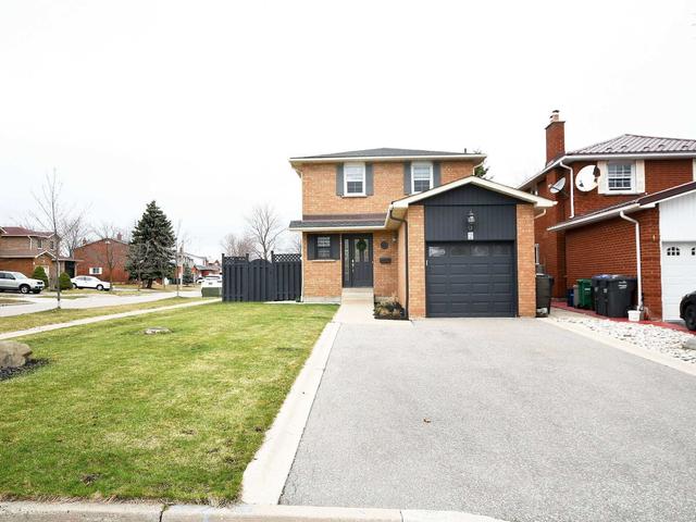 2 Cashel St, House detached with 3 bedrooms, 3 bathrooms and 5 parking in Brampton ON | Image 1