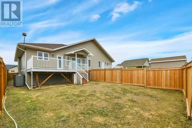 4012 68 Street, House semidetached with 4 bedrooms, 3 bathrooms and 2 parking in Stettler AB | Image 4