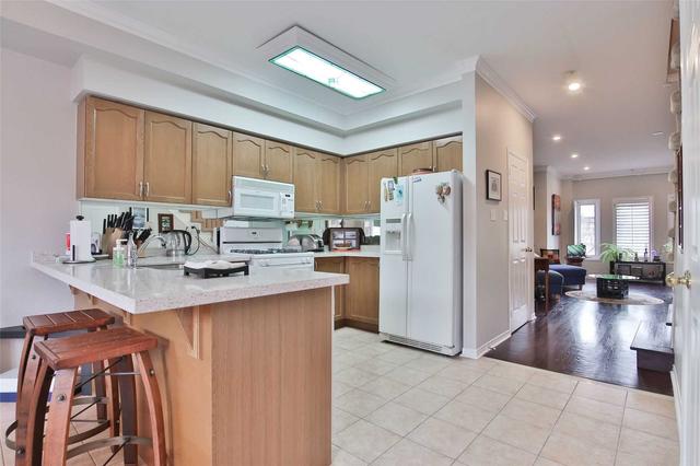 123 Harbourview Cres, House attached with 3 bedrooms, 4 bathrooms and 2 parking in Toronto ON | Image 4