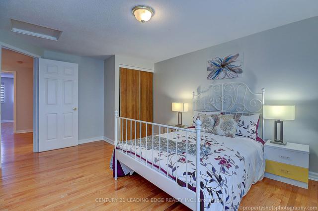 81 Upton Cres, House attached with 3 bedrooms, 4 bathrooms and 6 parking in Markham ON | Image 14