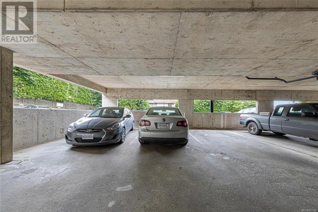 Covered parking spot | Image 26
