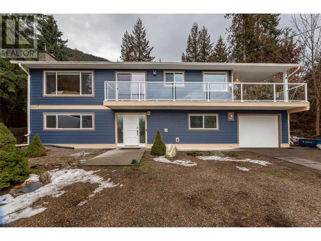 5167 Sunnybrae Canoe Point Road, House detached with 4 bedrooms, 2 bathrooms and 6 parking in Columbia Shuswap C BC | Image 1