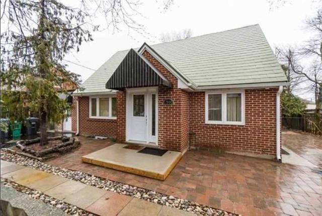 lower - 1390 Lakeshore Rd, House detached with 2 bedrooms, 1 bathrooms and 2 parking in Mississauga ON | Image 1