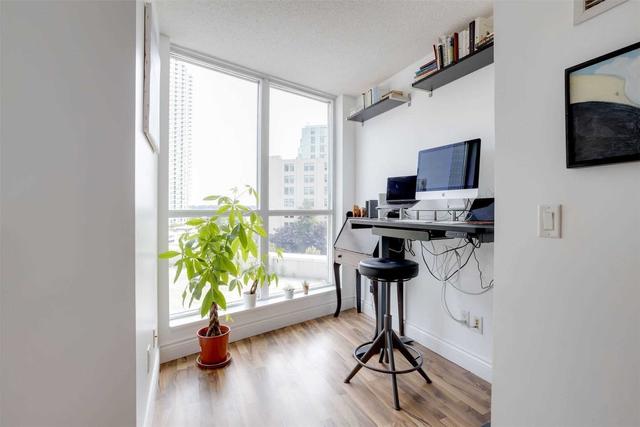 503 - 208 Queens Quay W, Condo with 2 bedrooms, 2 bathrooms and 1 parking in Toronto ON | Image 11