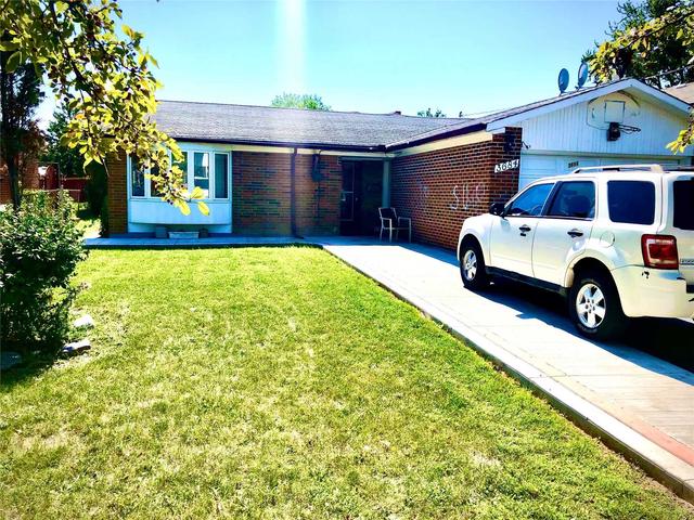 3684 Woodruff Cres, House detached with 4 bedrooms, 4 bathrooms and 6 parking in Mississauga ON | Image 2