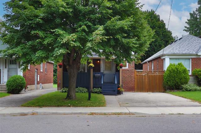 329 Woodmount Ave, House detached with 2 bedrooms, 2 bathrooms and 5 parking in Toronto ON | Image 1