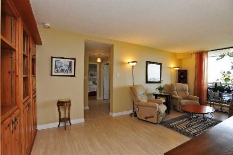 1103 - 2929 Aquitaine Ave, Condo with 2 bedrooms, 1 bathrooms and 2 parking in Mississauga ON | Image 2