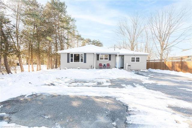 7261 Arkona Road, House detached with 2 bedrooms, 1 bathrooms and null parking in Lambton Shores ON | Image 31
