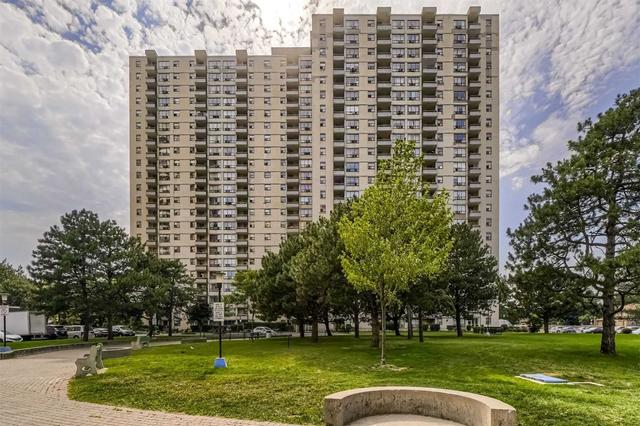 2208 - 390 Dixon Rd, Condo with 1 bedrooms, 1 bathrooms and 1 parking in Toronto ON | Image 1
