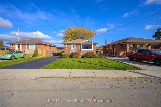 781 Ninth Ave, House detached with 3 bedrooms, 2 bathrooms and 4 parking in Hamilton ON | Image 1