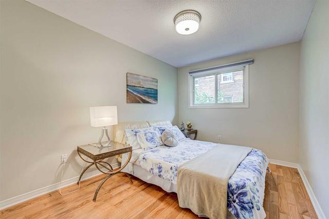8 - 28 Admiral Rd, Townhouse with 3 bedrooms, 3 bathrooms and 1 parking in Toronto ON | Image 19