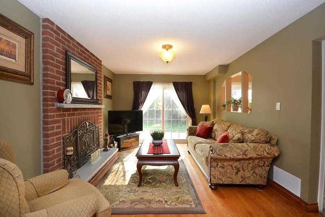 4151 Prince George Ave, House detached with 4 bedrooms, 3 bathrooms and 6 parking in Mississauga ON | Image 2