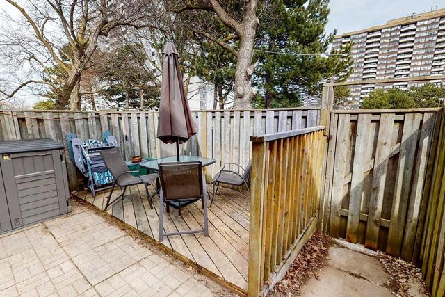 th56 - 44 Chester Le Blvd, Townhouse with 3 bedrooms, 2 bathrooms and 2 parking in Toronto ON | Image 32