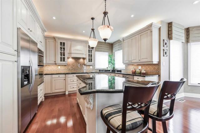 18 Quantz Crt, House detached with 4 bedrooms, 5 bathrooms and 10 parking in Markham ON | Image 3