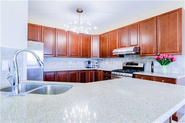1094 Tupper Dr, House detached with 4 bedrooms, 4 bathrooms and 4 parking in Milton ON | Image 4