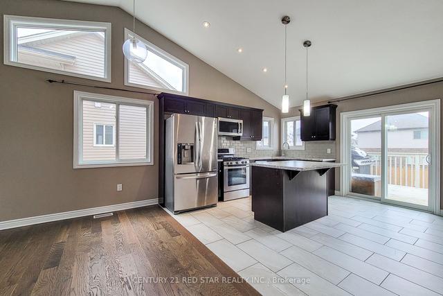 7733 Old Field Rd, House detached with 3 bedrooms, 3 bathrooms and 6 parking in Niagara Falls ON | Image 3