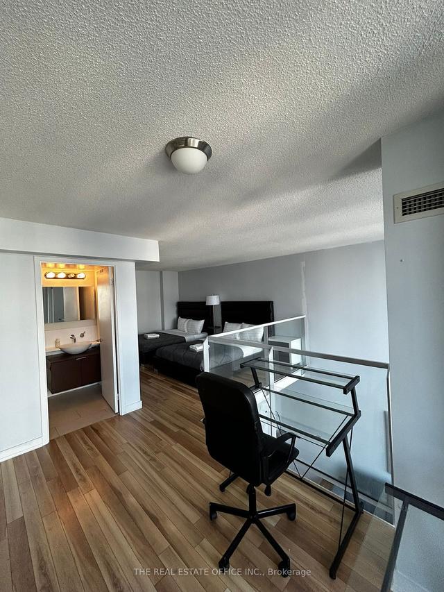 2808 - 15 Fort York Blvd, Condo with 2 bedrooms, 2 bathrooms and 1 parking in Toronto ON | Image 13