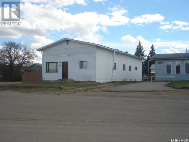 520 Main Street, House detached with 5 bedrooms, 2 bathrooms and null parking in Sturgis SK | Image 25