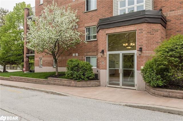 103 - 117 Edgehill Drive, House attached with 2 bedrooms, 1 bathrooms and 1 parking in Barrie ON | Image 12