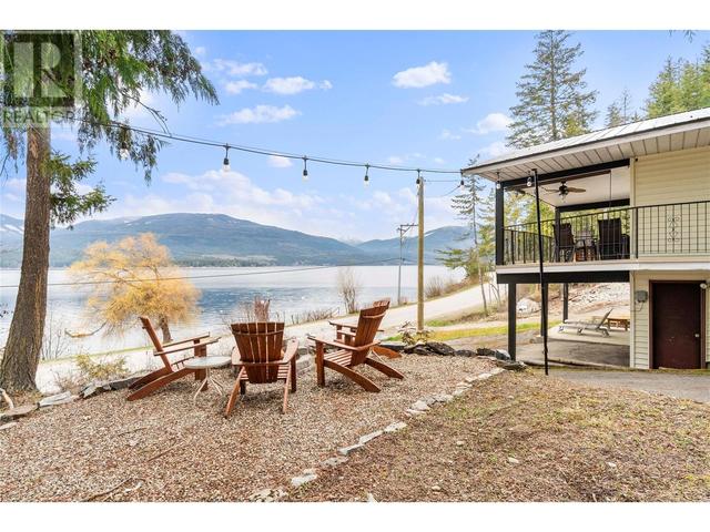 3624 Eagle Bay Road, House detached with 2 bedrooms, 1 bathrooms and 1 parking in Columbia Shuswap C BC | Image 4